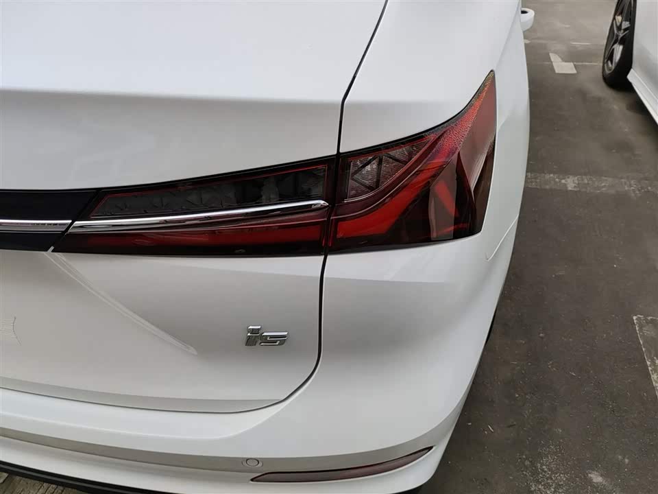 Roewe i5