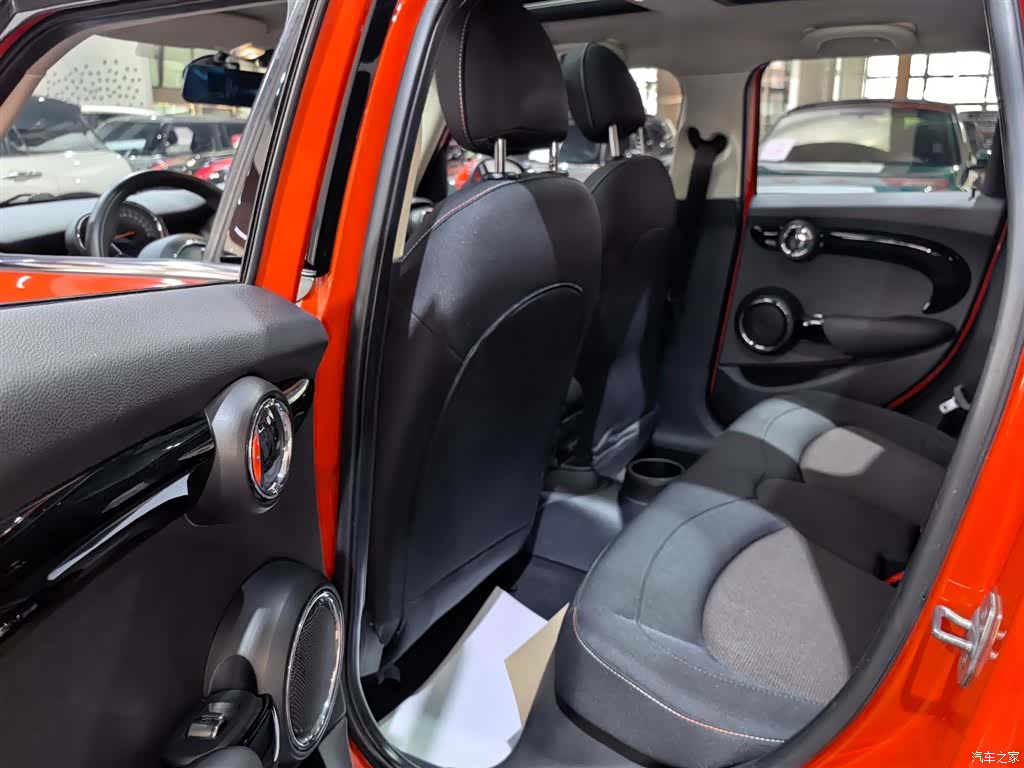 Mini ONE, 2019 14