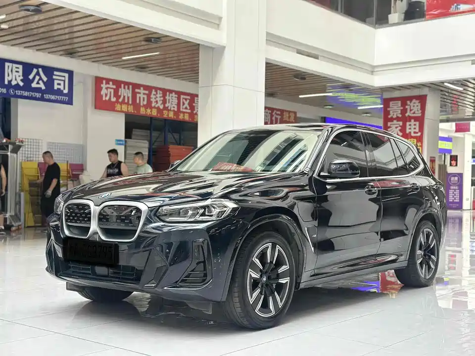 BMW iX3