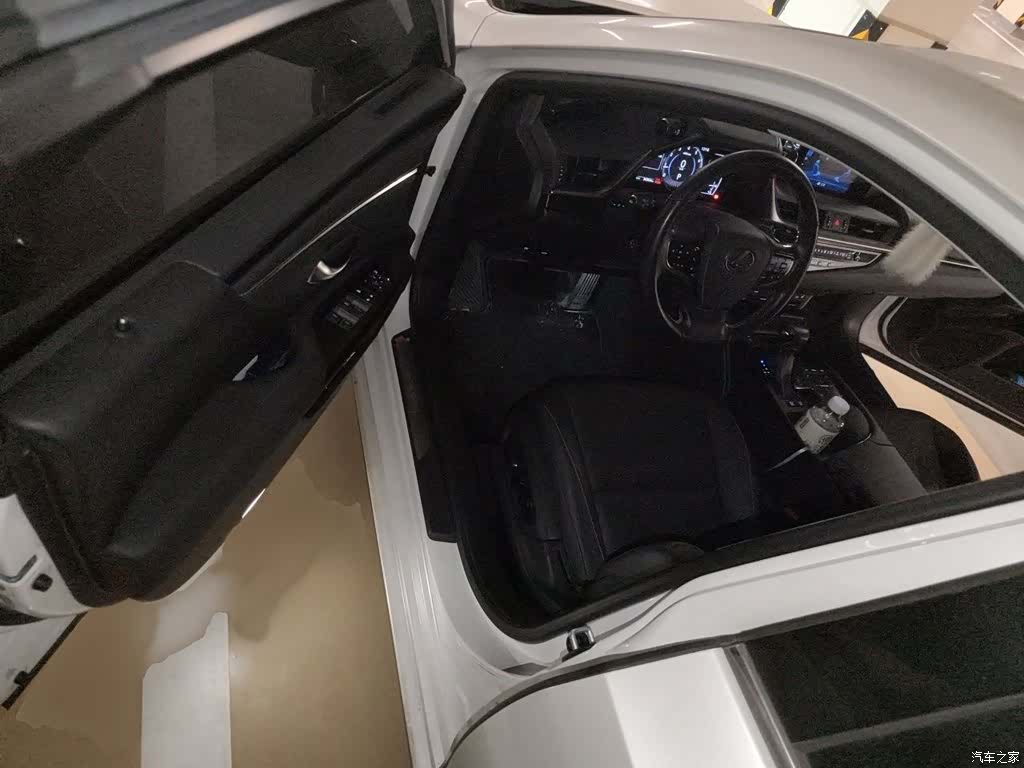 Lexus ES, 2020 14
