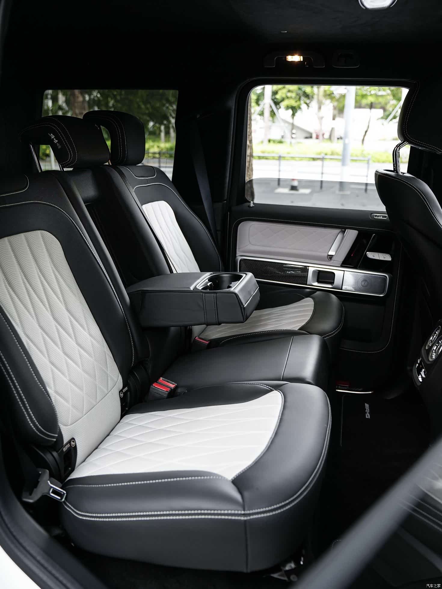 Mercedes-Benz G-Class, 2025 15