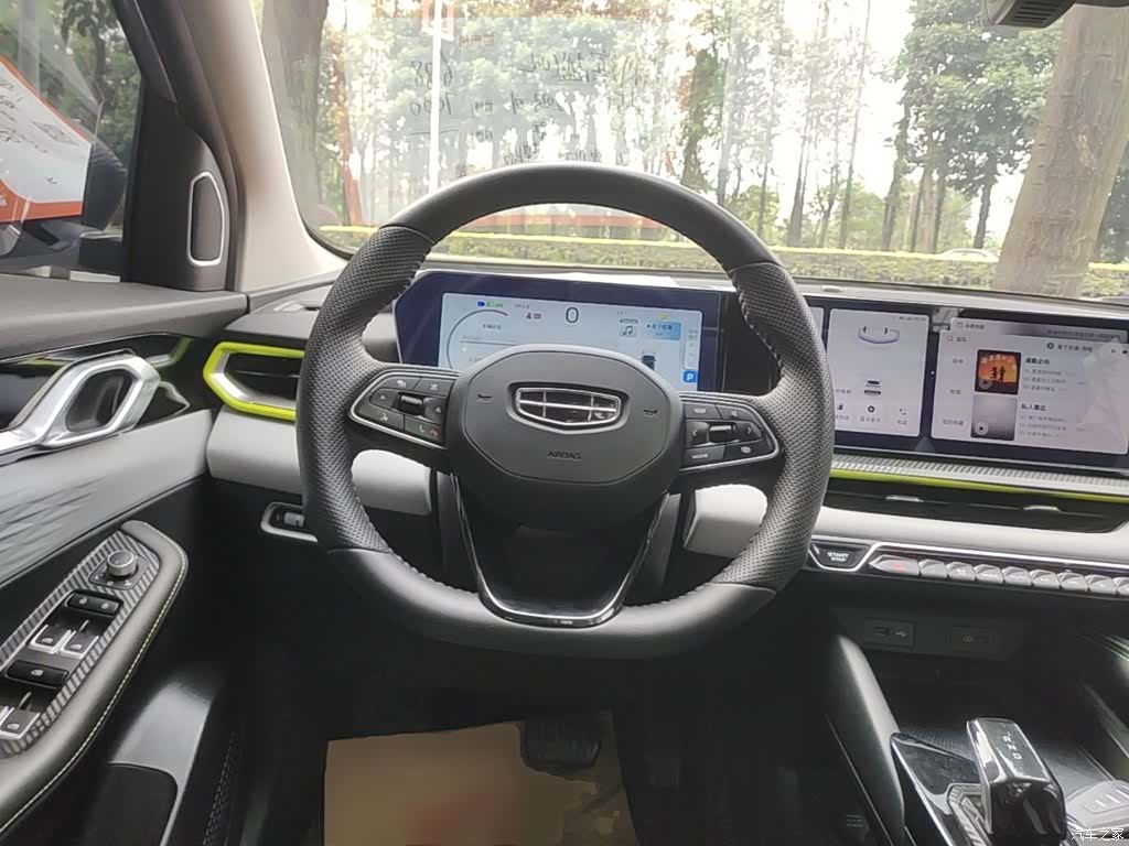 Geely Coolray, 2023 11