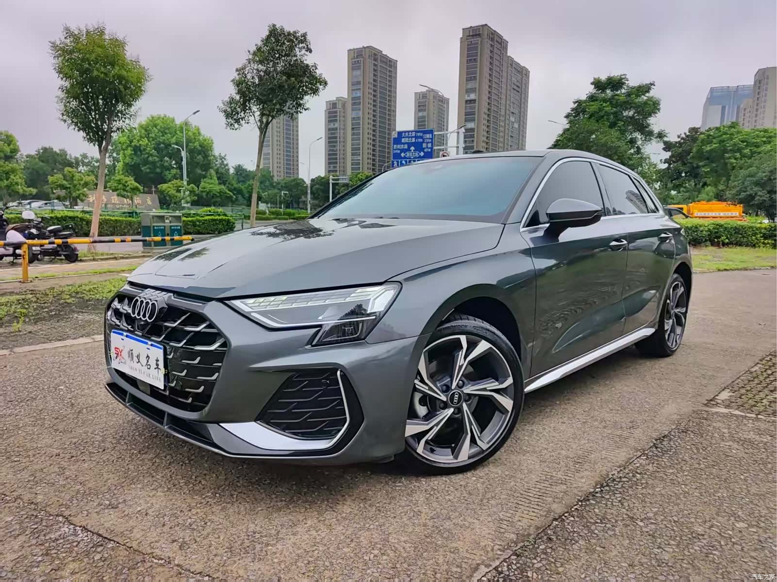 Audi Flying Spur, 2025 1
