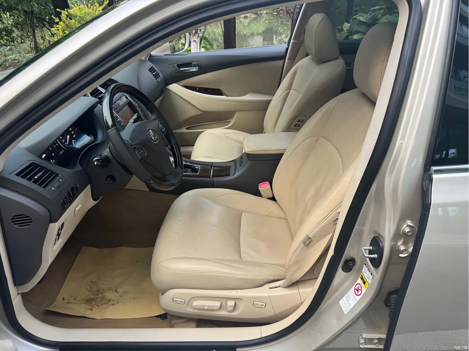 Lexus ES, 2011 10