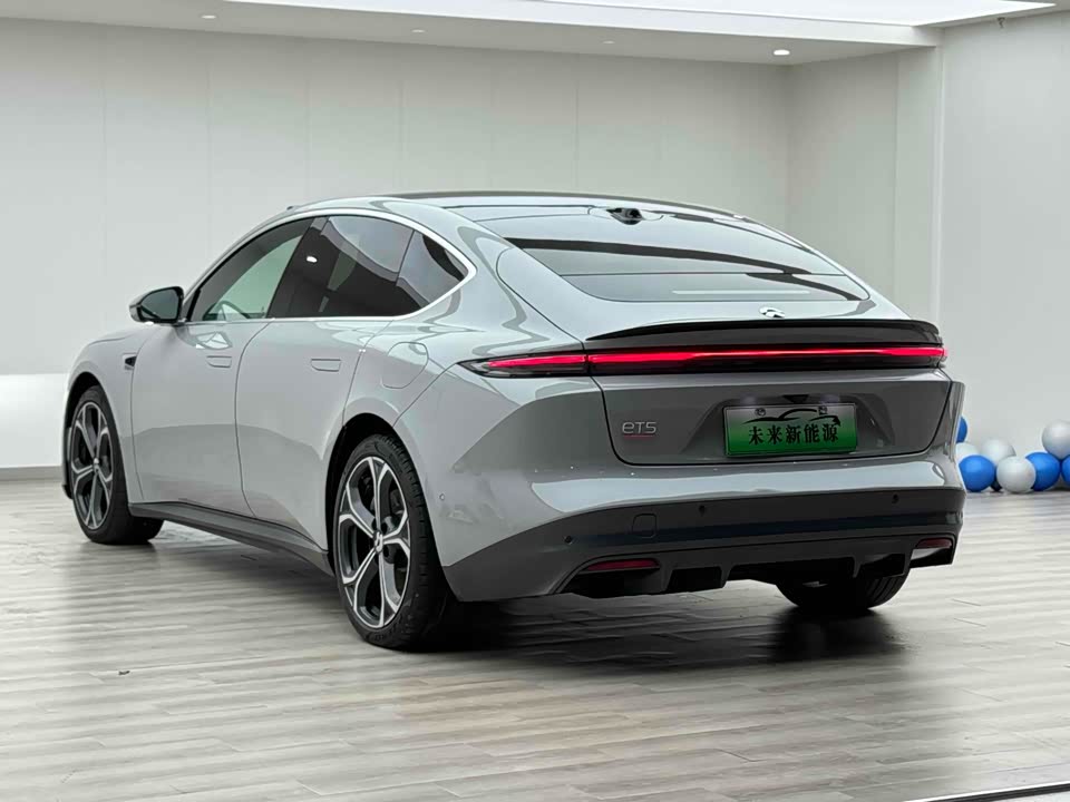 NIO ET5