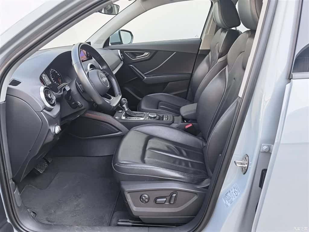 Audi Q2L, 2024 13