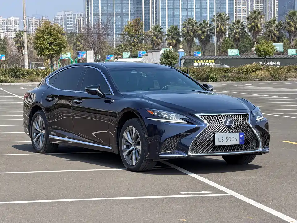 Lexus LS