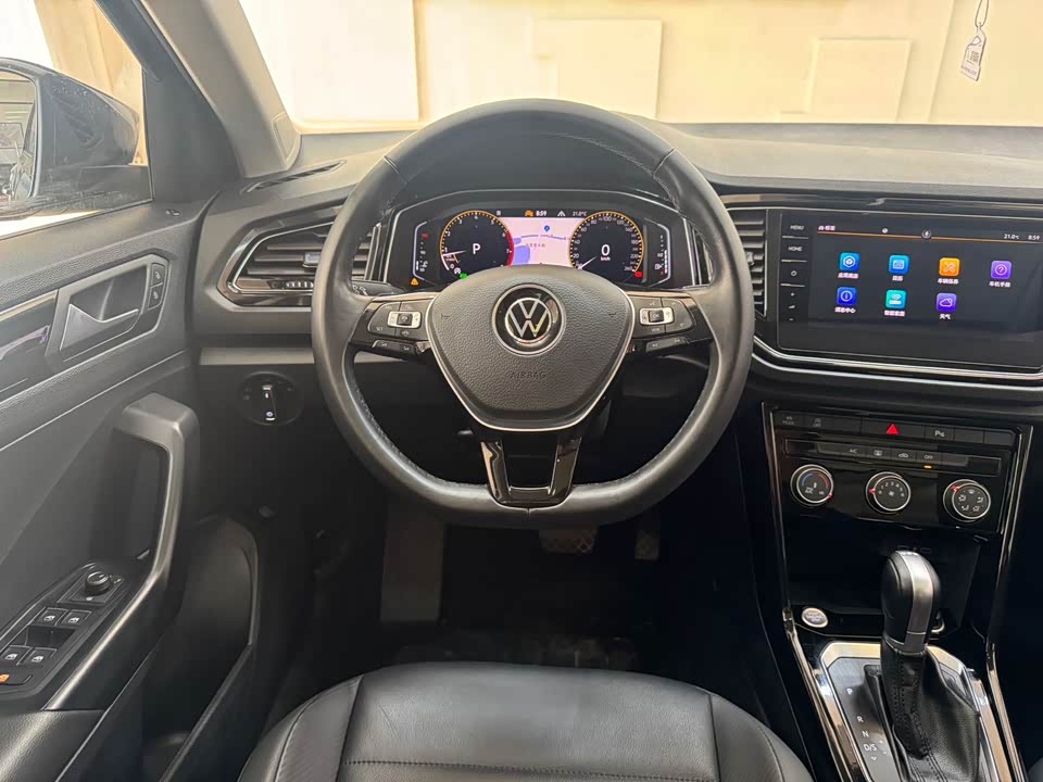 Volkswagen T-ROC exploring Songs