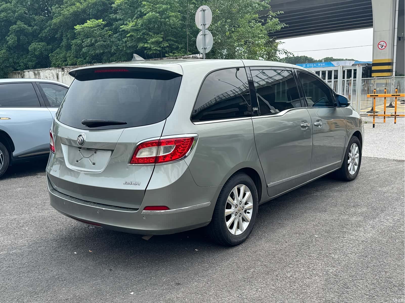 Buick GL8, 2011 18