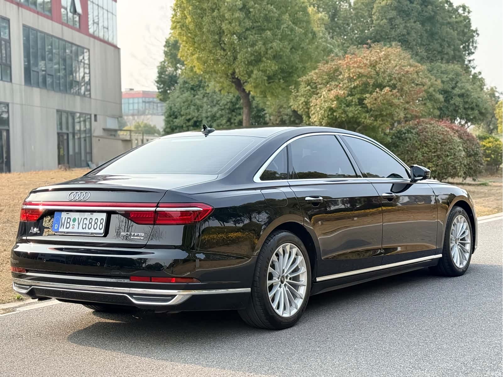 Audi A8L, 2022 3