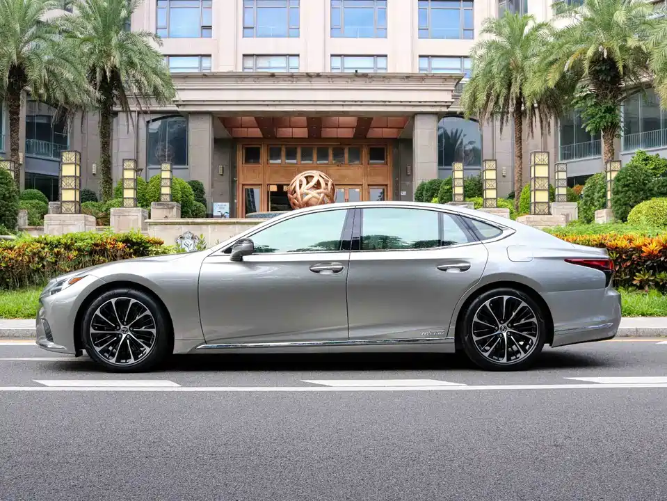 Lexus LS