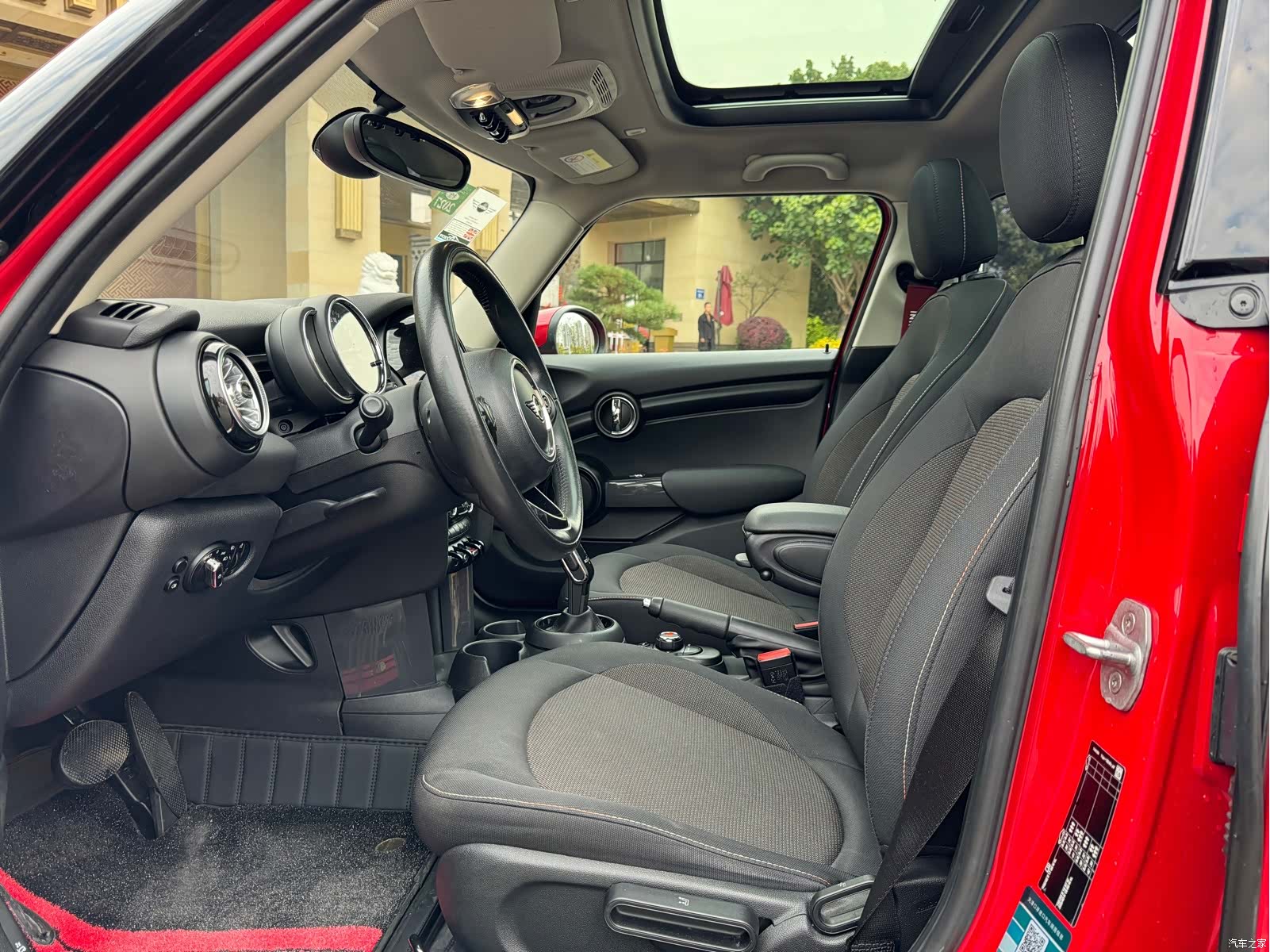 Mini ONE, 2019 4