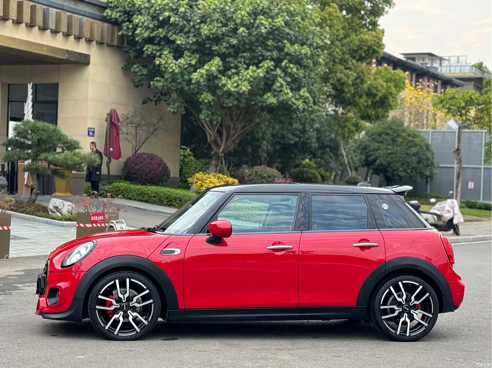 Mini ONE, 2019 13