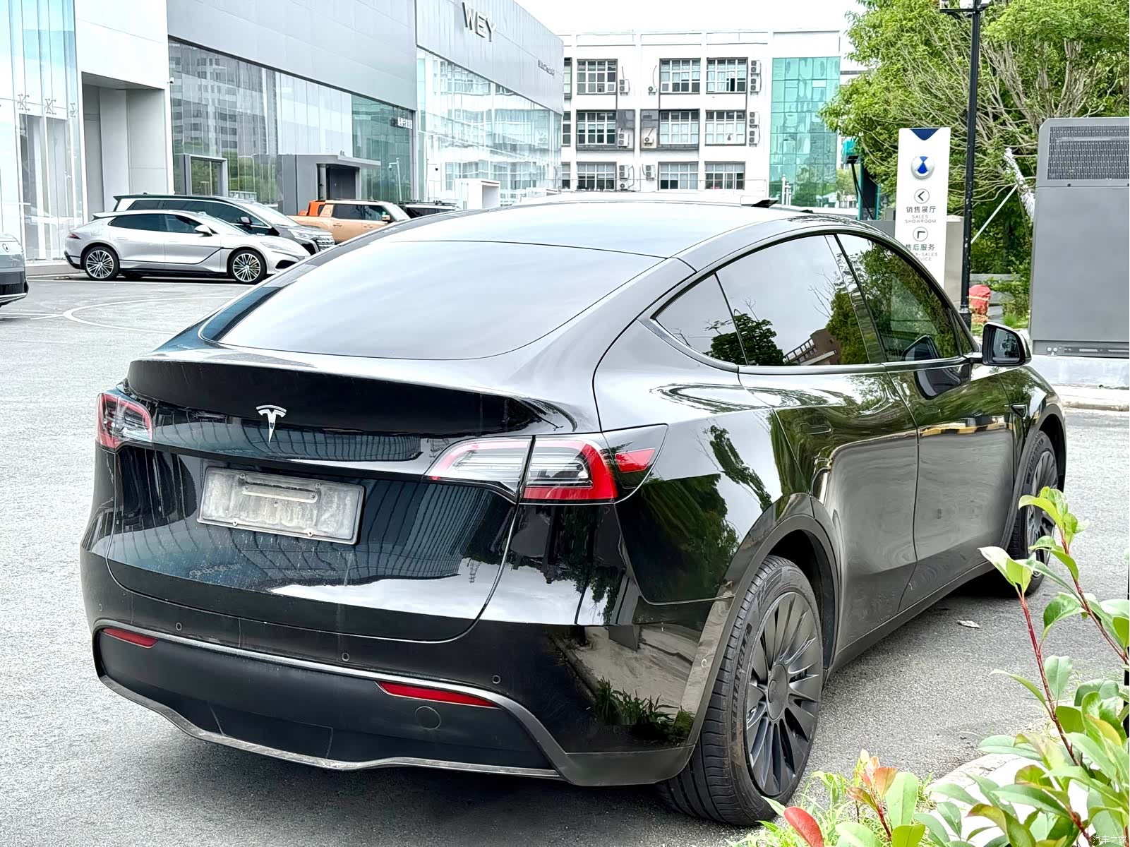 Tesla Model Y, 2023 4