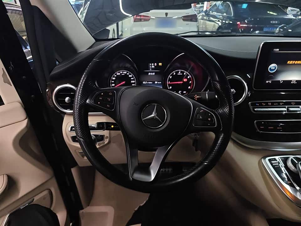 Mercedes-Benz V-class