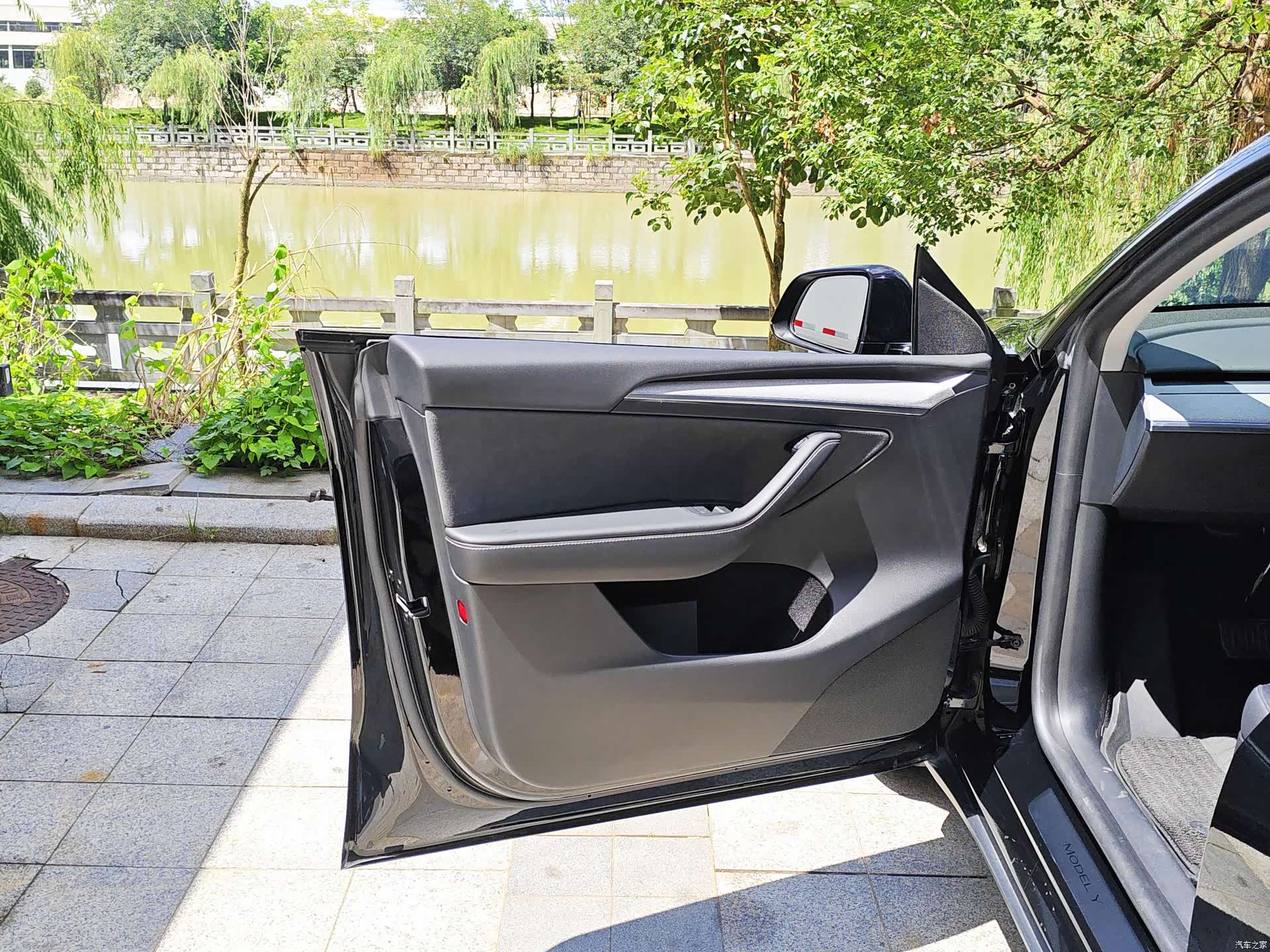 Tesla Model Y, 2023 4