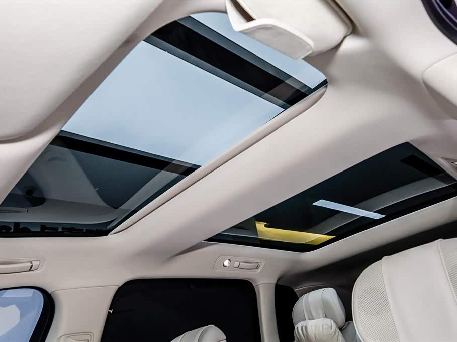 AITO Ask the world M8