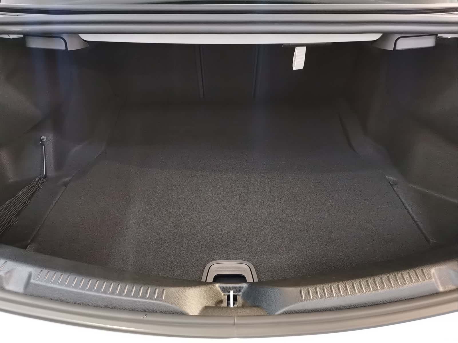 Mercedes-Benz E-Class, 2025 10