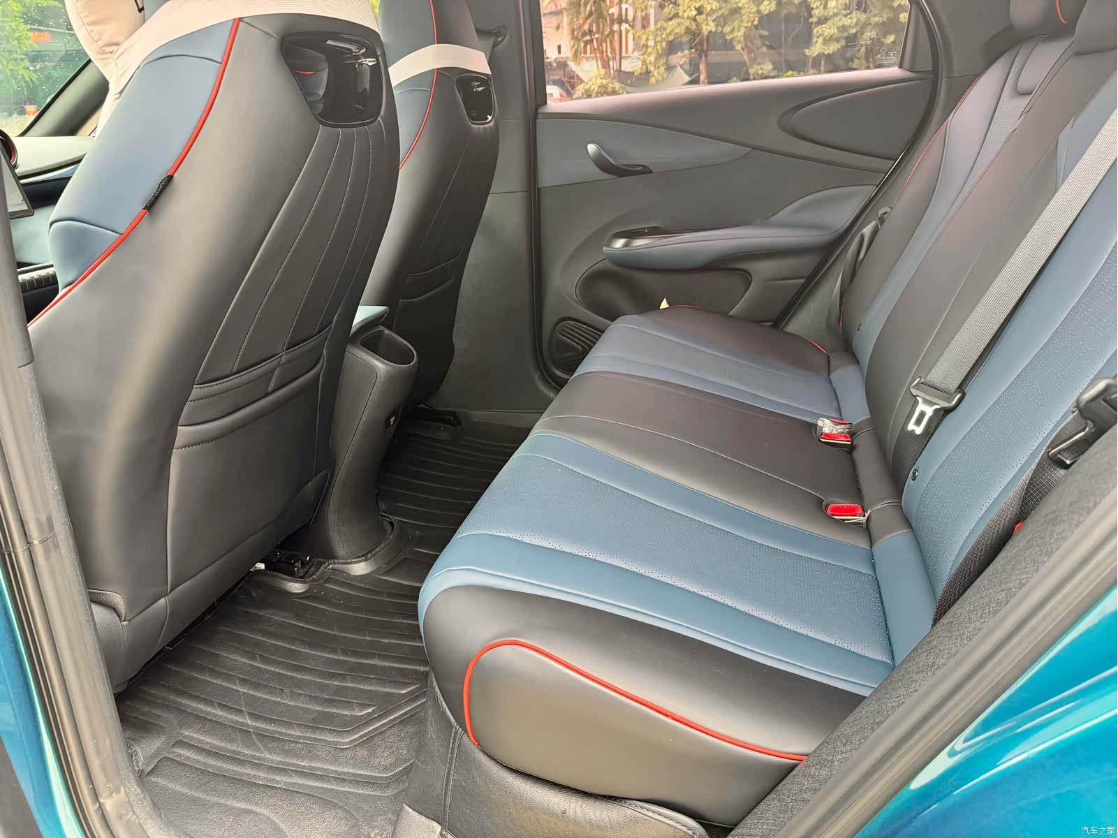 BYD Dolphin, 2022 10
