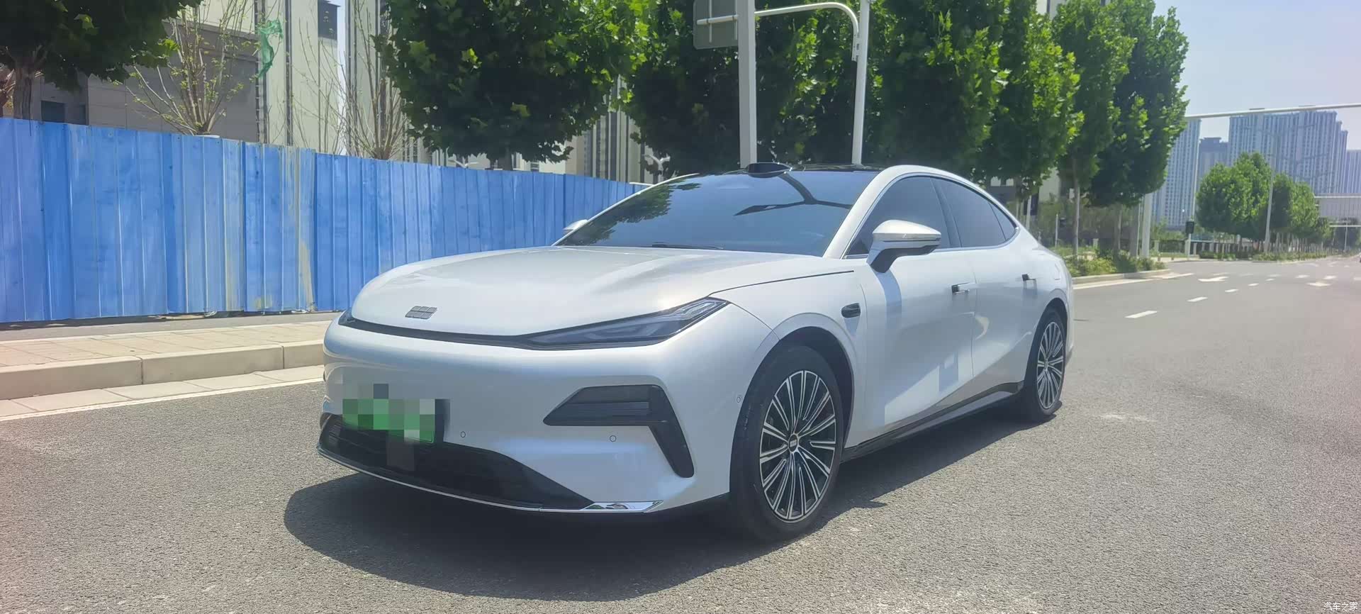 Geely 8, 2025 1