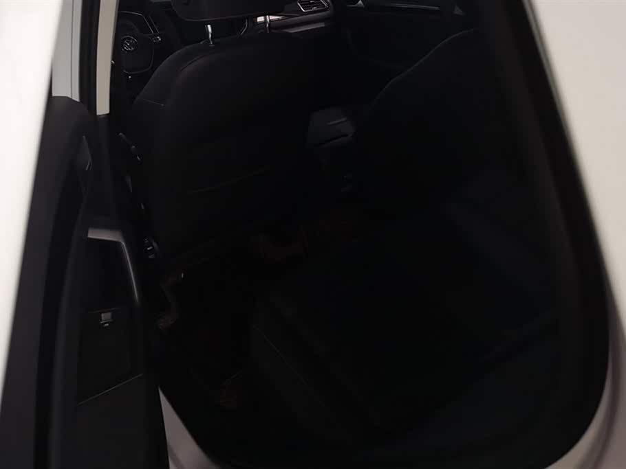 Volkswagen T-ROC exploring Songs