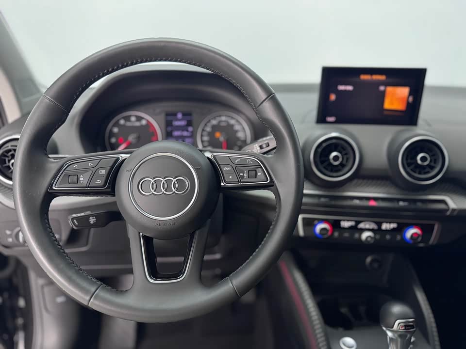 Audi Q2L