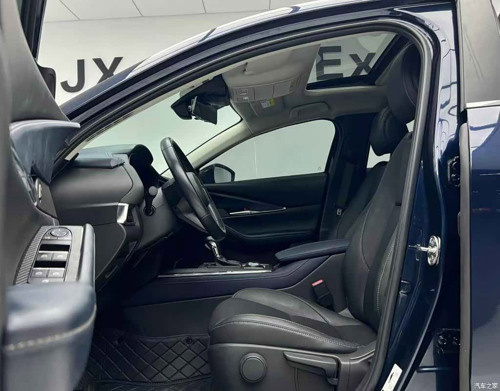 Mazda CX-30, 2022 12