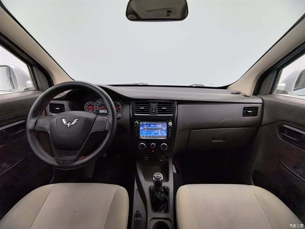 Wuling V, 2016 все фото