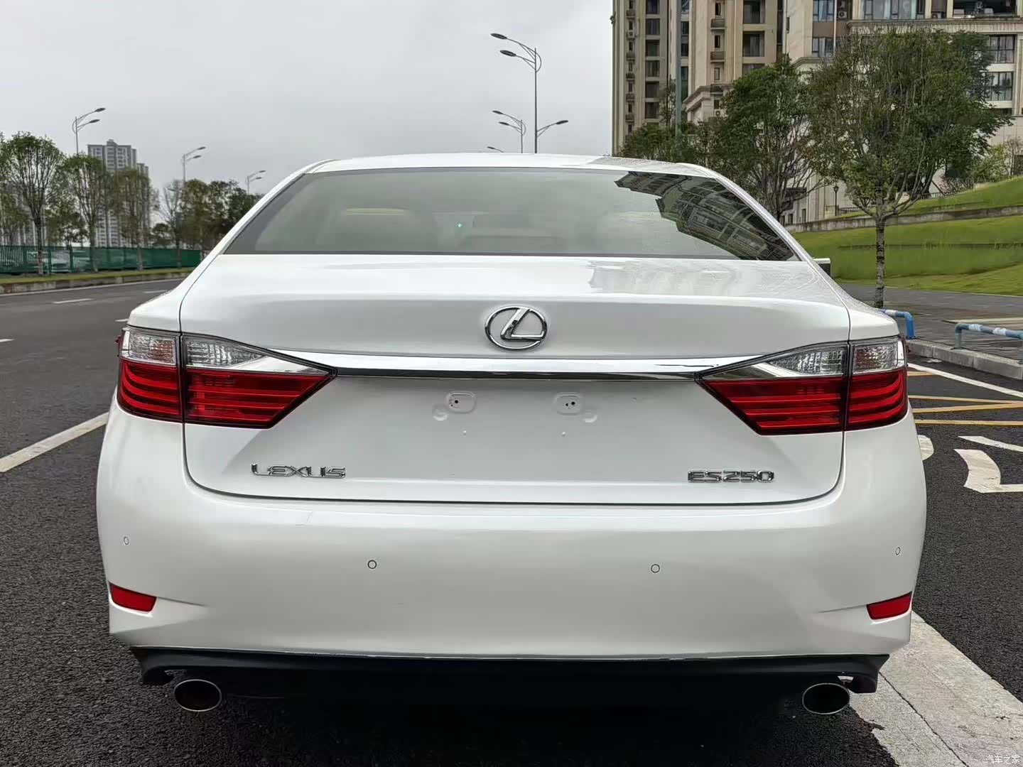 Lexus ES, 2014 4