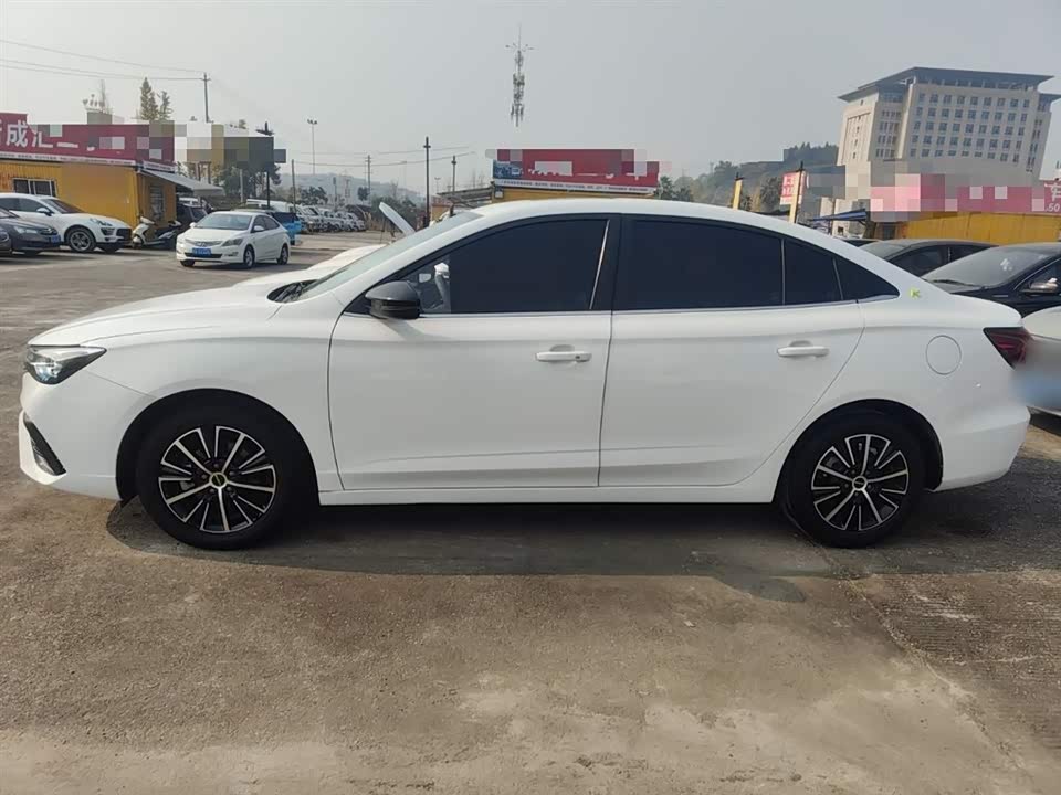 Roewe i5