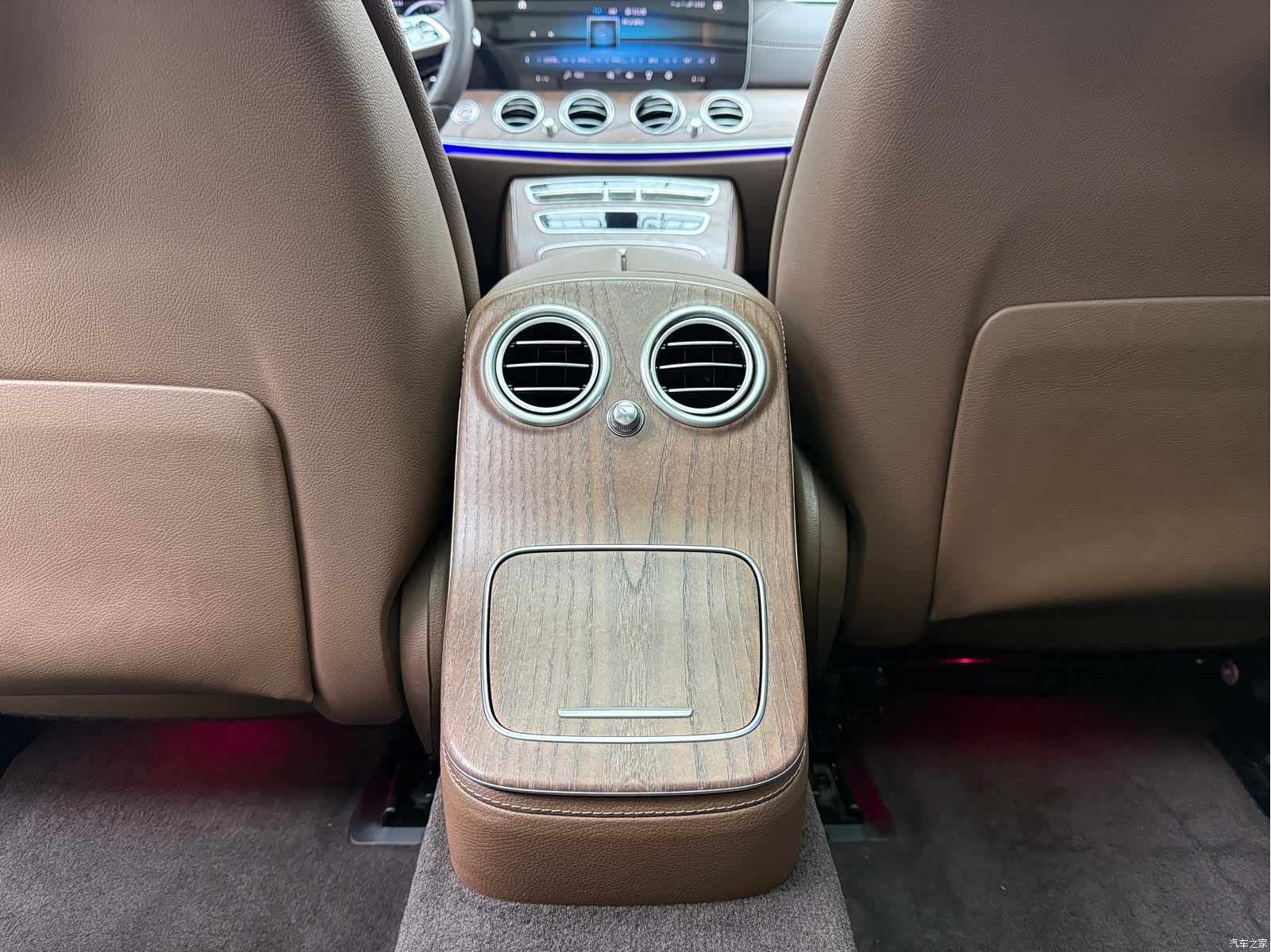 Mercedes-Benz E-Class, 2023 13