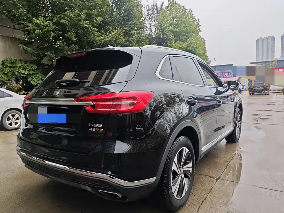Hongqi HS5