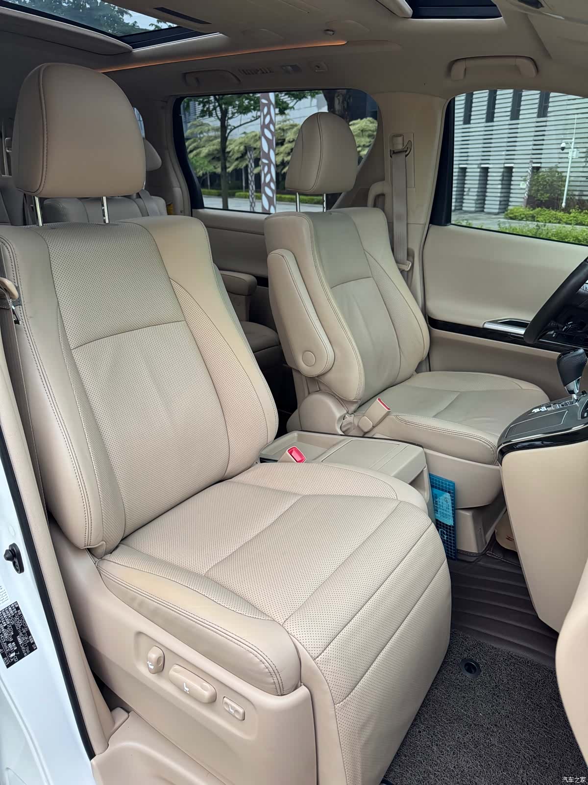 Toyota Alphard, 2013 21
