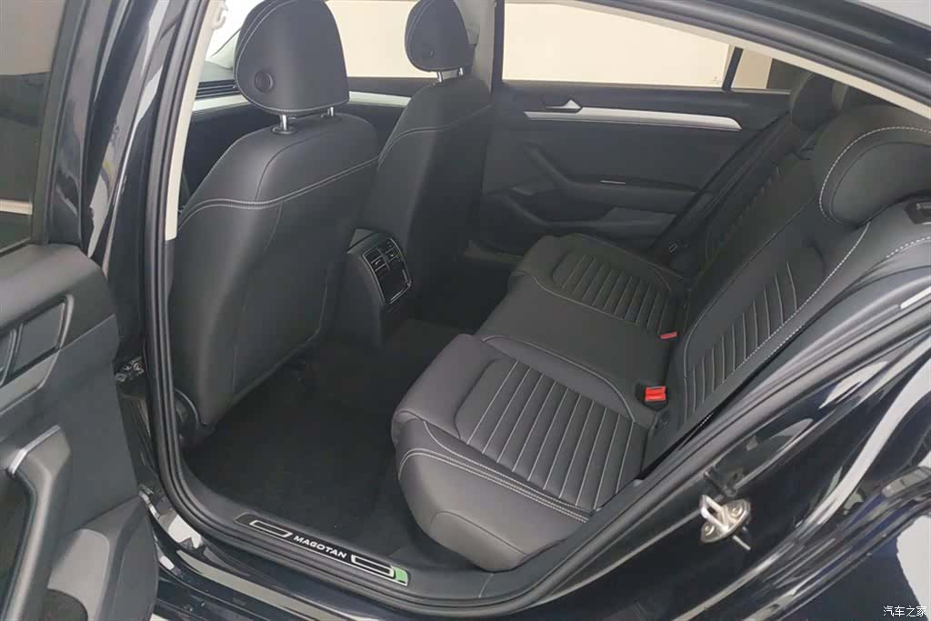 Volkswagen Magotan, 2021 11
