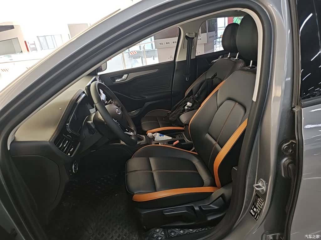 Ford Focus, 2022 15