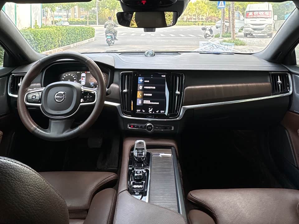 Volvo S90