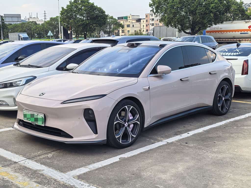 NIO ET5