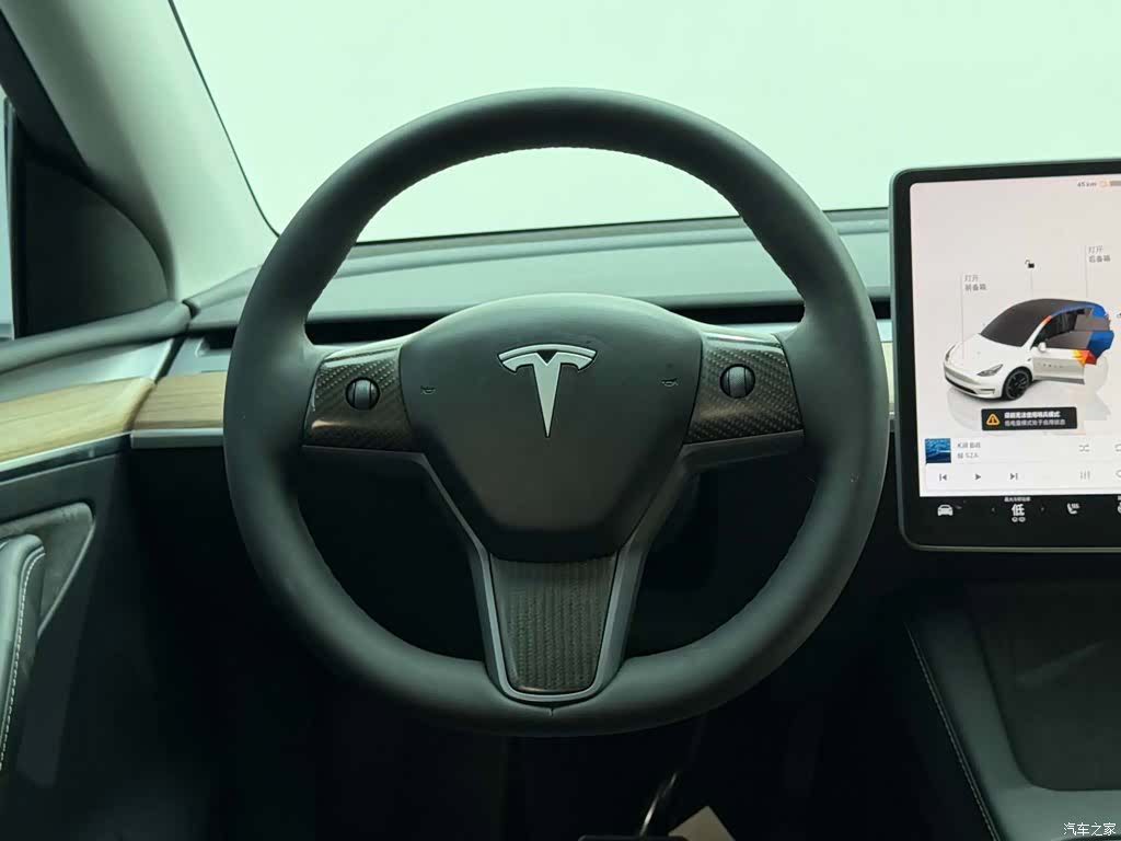 Tesla Model Y, 2023 26