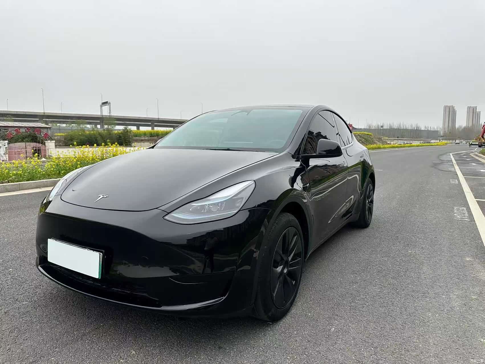 Tesla Model Y, 2024 1
