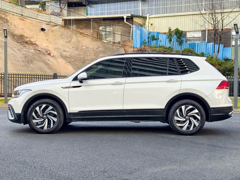 Volkswagen Tiguan L
