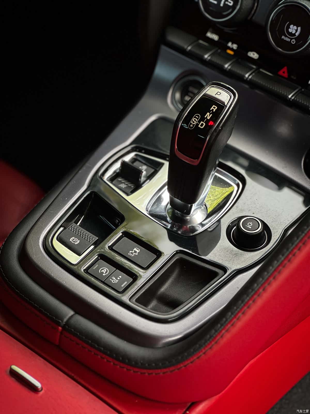 Jaguar F-TYPE, 2018 8
