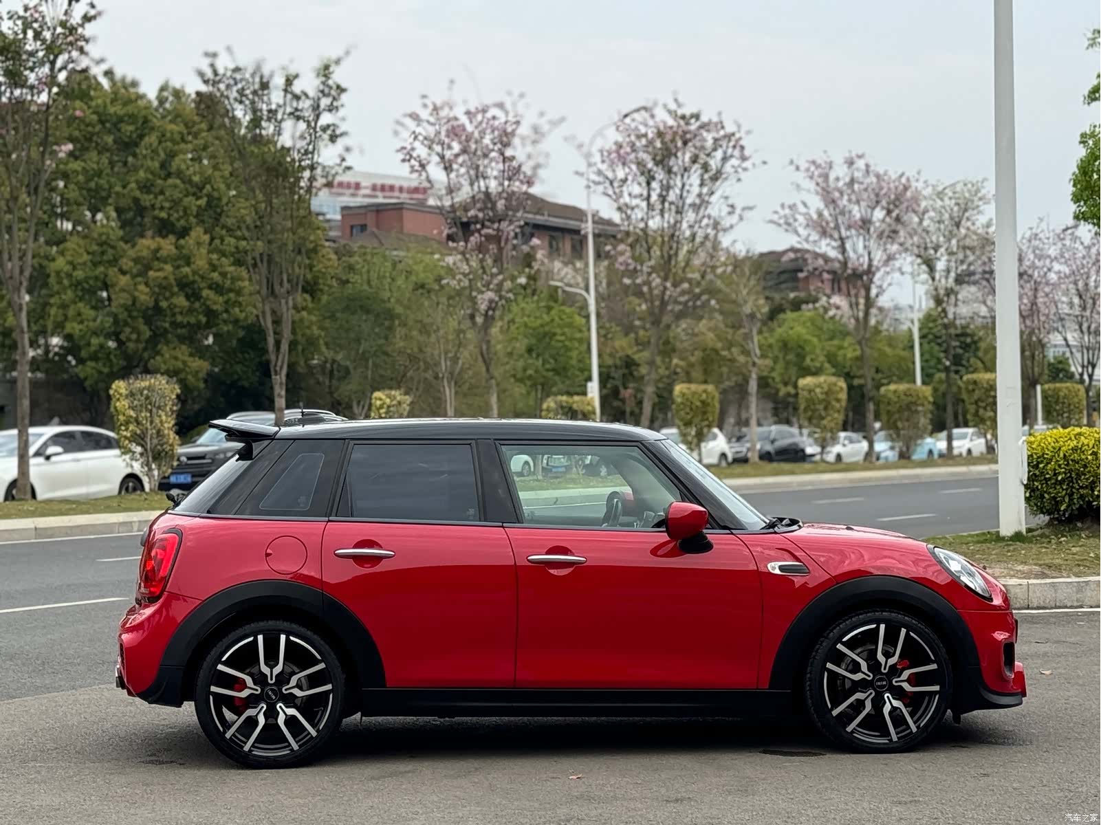 Mini ONE, 2019 14