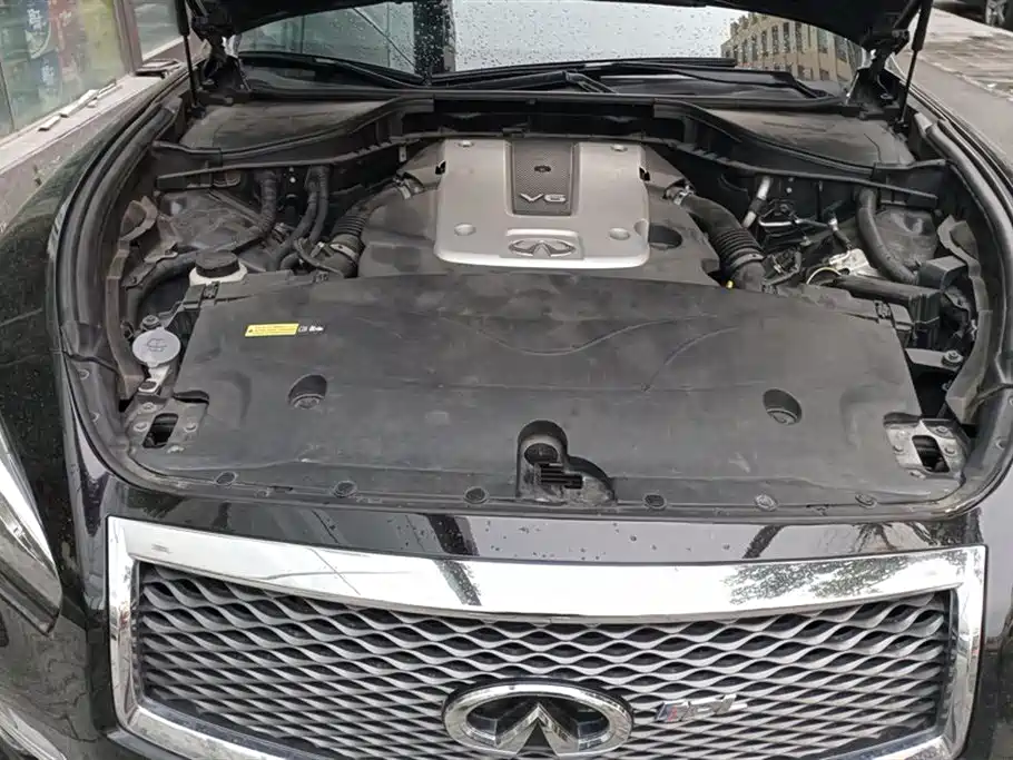 Infiniti Q70