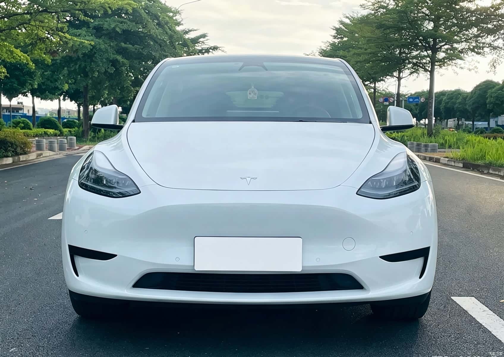 Tesla Model Y, 2023 2