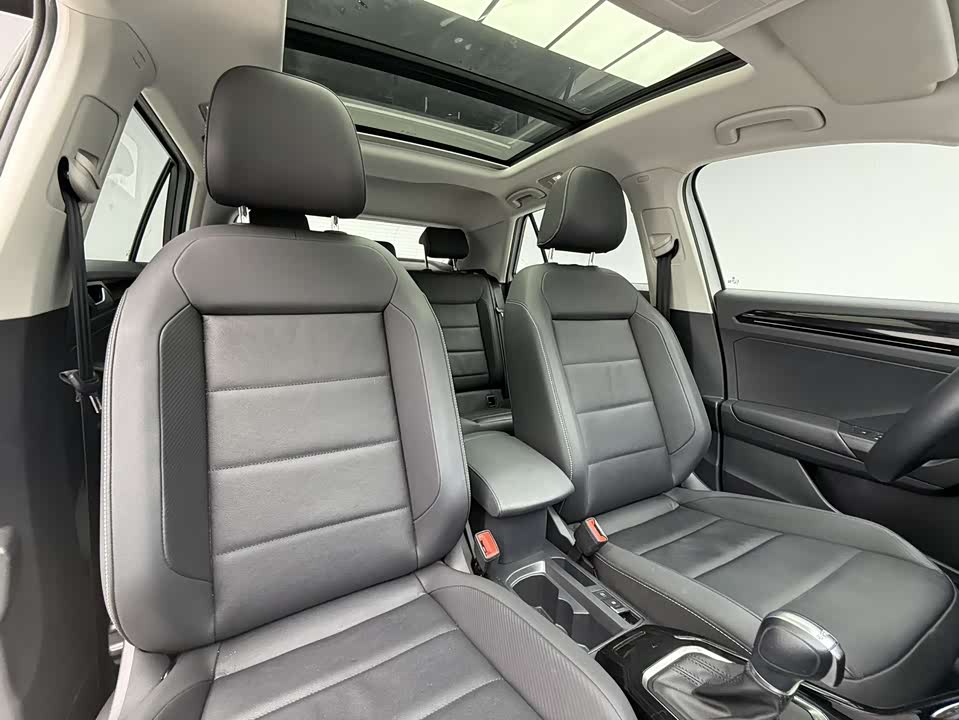 Volkswagen T-ROC exploring Songs