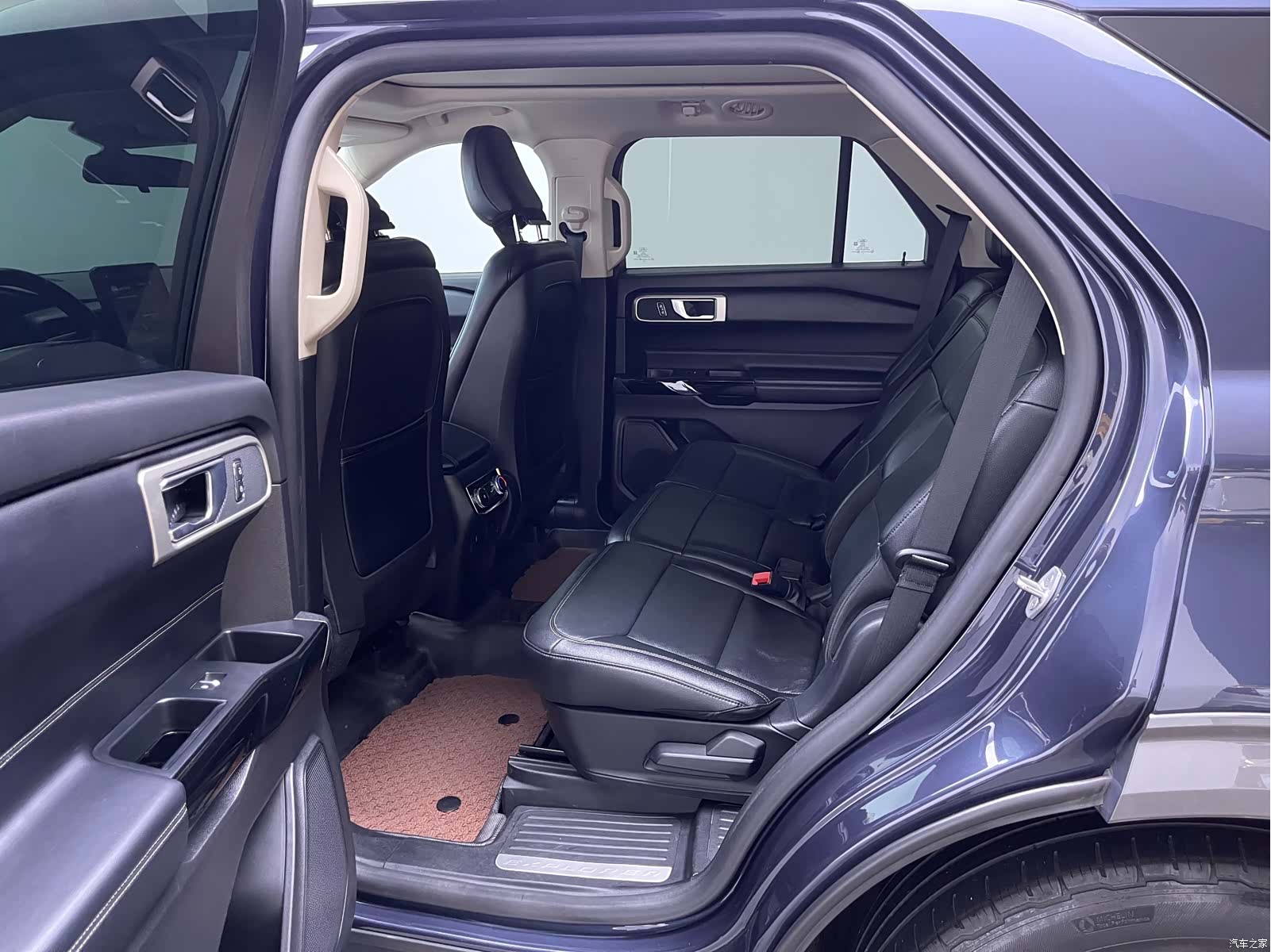Ford Explorer, 2021 12