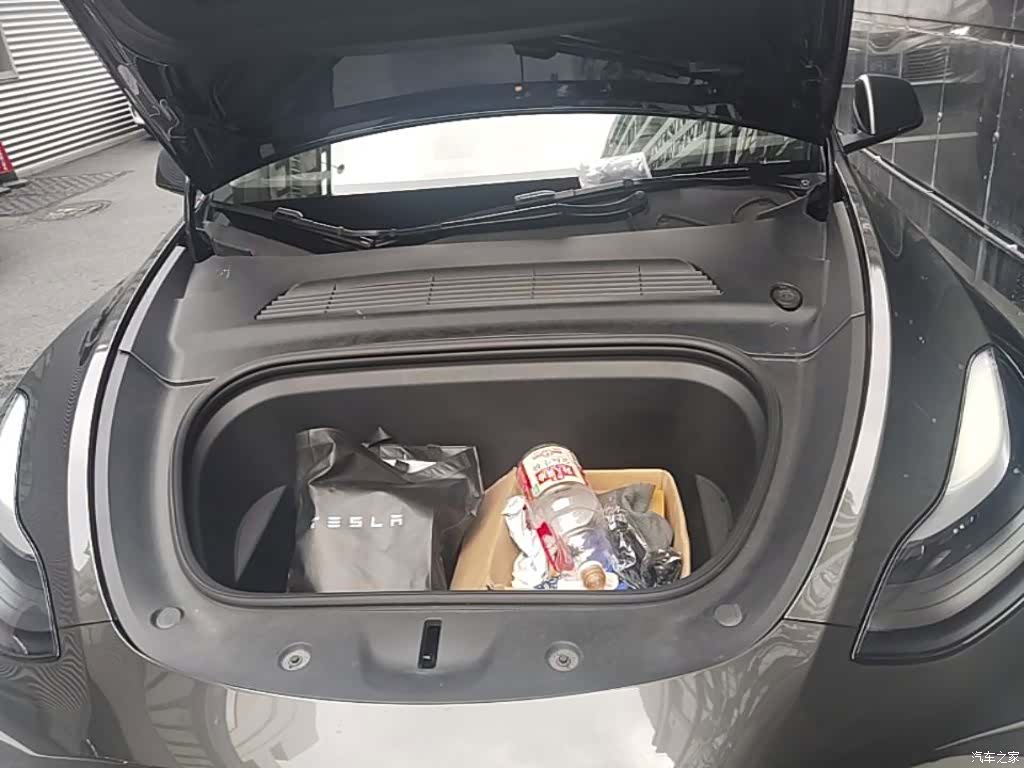 Tesla Model Y, 2022 20