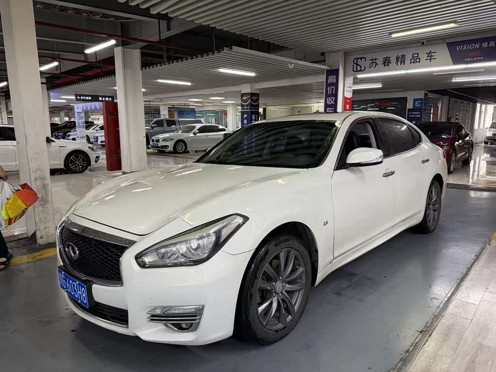 Infiniti Q70