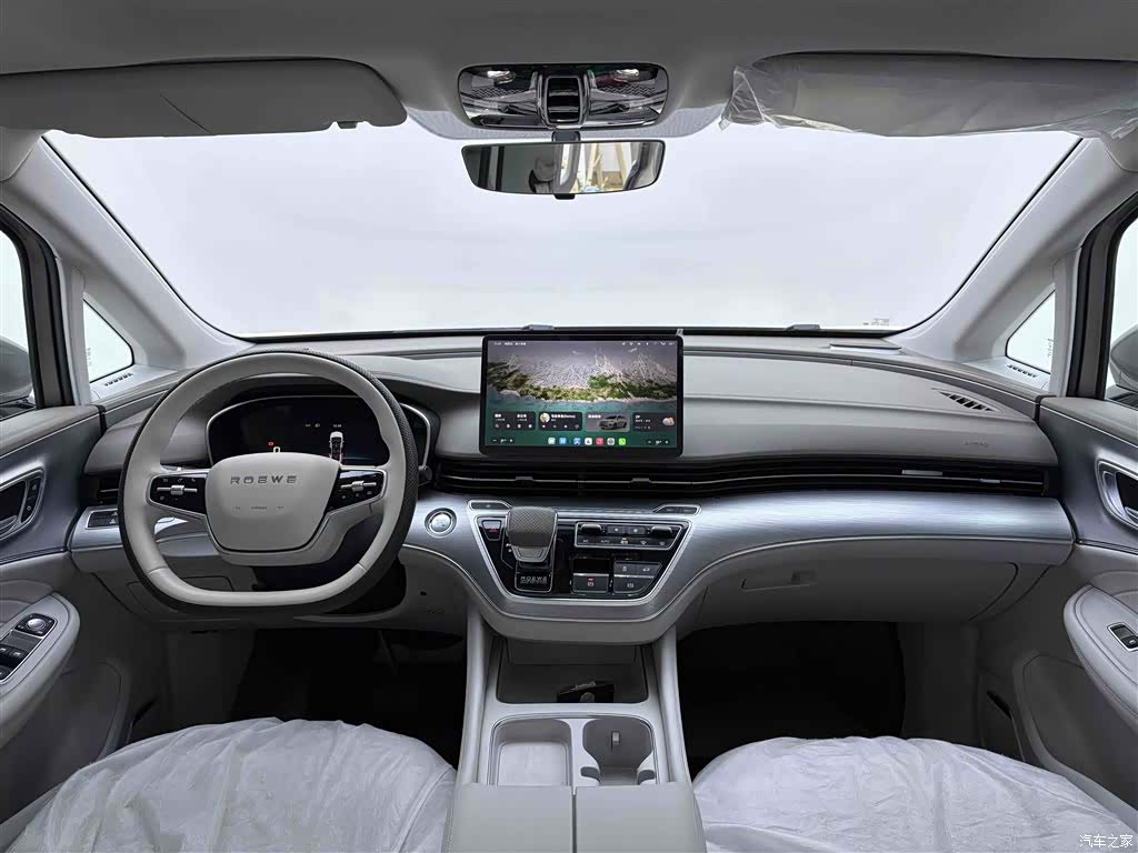 Roewe iMAX8, 2025 13