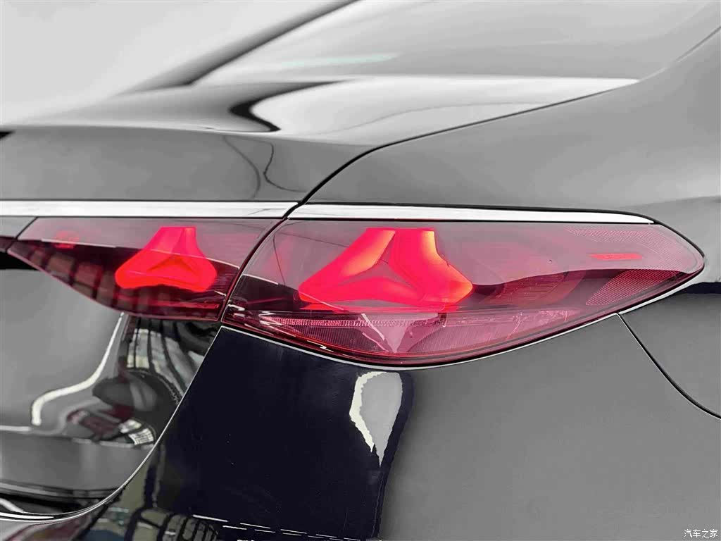 Mercedes-Benz E-Class, 2025 16